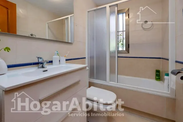 PRECIOSO ÁTICO CON DOS TERRAZAS, GARAJE Y PISCINA JUNTO AL MAR — 43
