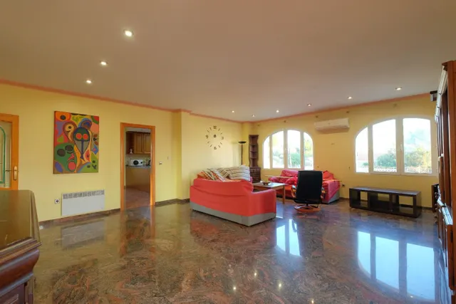 INCREÍBLE VILLA FAMILIAR EN LA MEJOR ZONA — 12