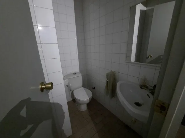 Local de 90 m2 esquinero. — 5