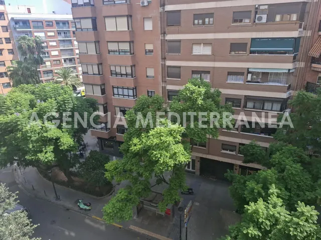 Piso en venta en Valencia, para reformar, — 25