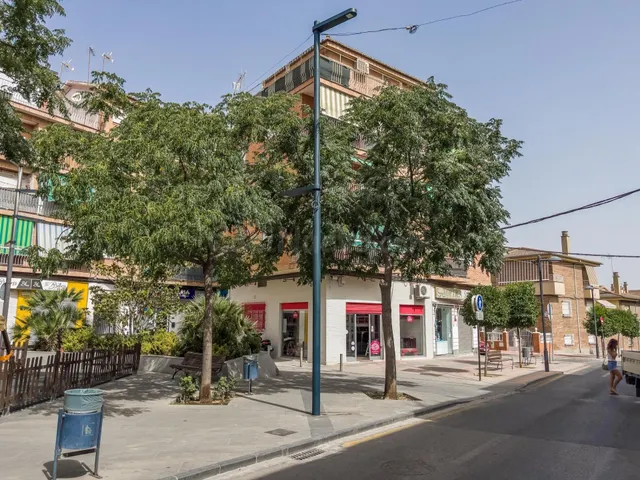 Piso de 3 Dorm. en Armilla (frente al AYUNTAMIENTO y Metro) — 2