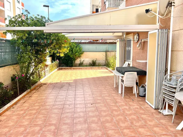 PLANTA BAJA EN NUEVA TORREVIEJA CON MAS DE 200M2 DE PARCELA - foto 4