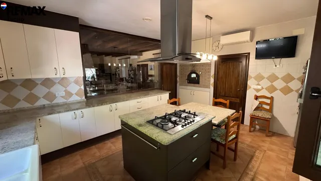 Espectacular Finca Rústica en La Puebla de Almoradiel: Vivienda de Diseño, Casa de Invitados, Piscina, Espacio para Animales y Nave con Alta Rentabilidad — 11