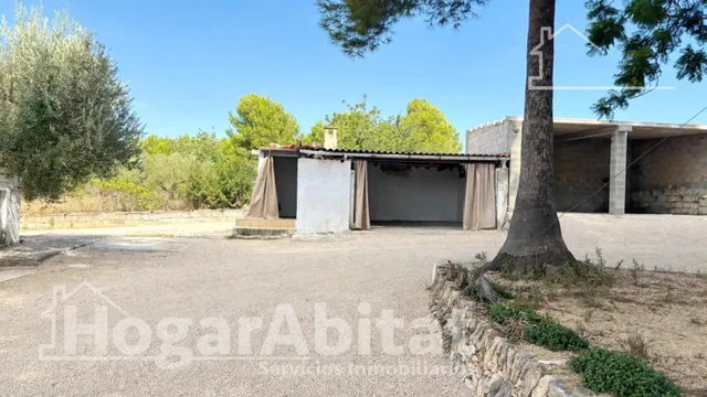 Chalet rústico con piscina, garaje y terraza — 14