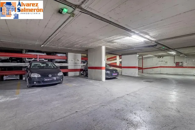 Magnífico piso con plaza de garaje junto a Catedral. — 28