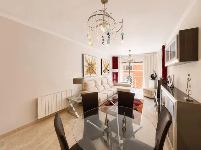 Elegante vivienda en esquina con garaje OPCIONAL en pleno ce