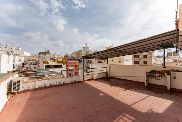 AMPLIO PISO EN LA ZONA DE GAMARRA — 30