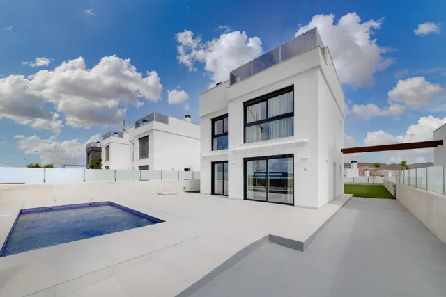 Venta de villa en El campello, de 119m2 con 3 dormitorios y 