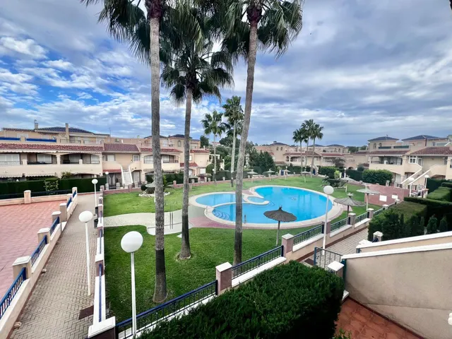 BUNGALOW DE 2 DORMITORIOS Y 1 BAÑO EN PILAR DE LA HORADADA ( - foto 3