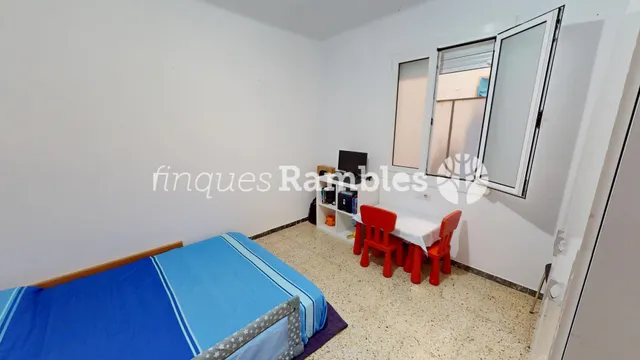 Amplio piso de 4 habitaciones en el centro de Vilanova del Camí — 18