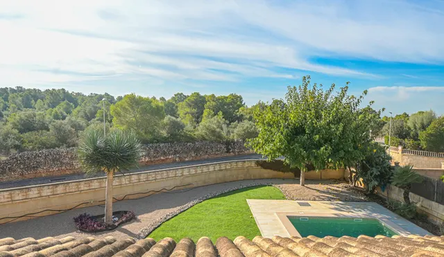 Exclusivo unifamiliar con jardín y piscina en Sant Marçal — 32