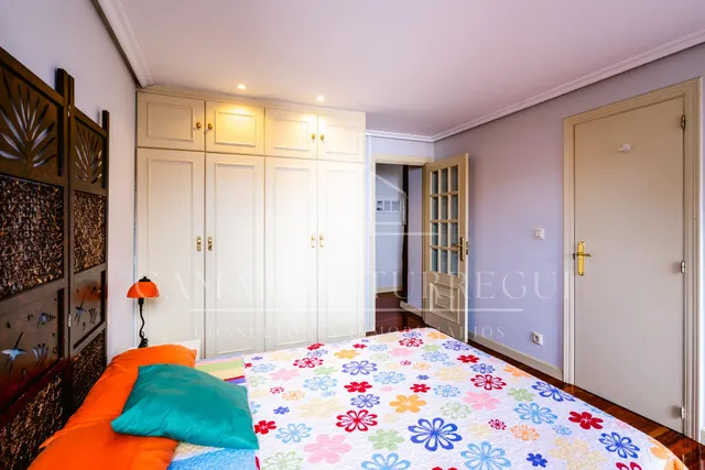 Gamarra Iturregui Consultores Inmobiliarios vende acogedora vivienda listo para entrar a vivir con garaje opcional en pleno Casco Viejo de Bermeo junto al Puerto. — 9