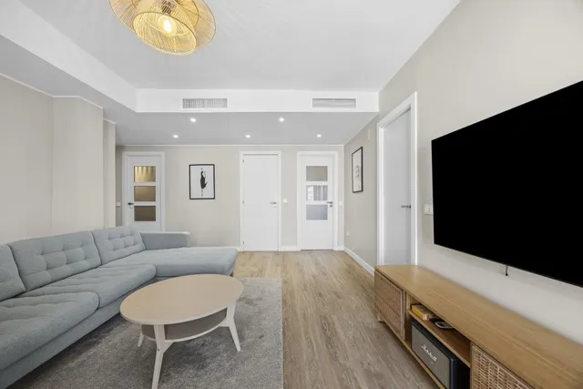Recently Renovated 3 Bedroom Apartment in Torrequebrada — 11