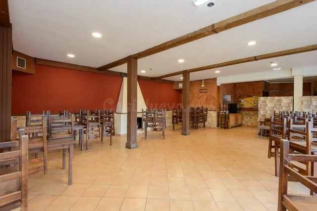 CASA TRADICIONAL CON TRES VIVIENDAS Y ANTIGUO LOCAL HOSTELER - foto 5