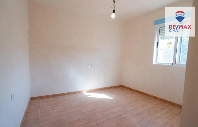 DOS CASAS MAS PARCELA DE 900  METROS — 17