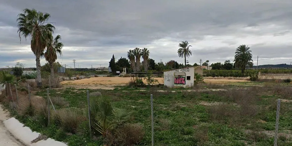 VENTA DE TERRENO RÚSTICO CON LUZ Y CASETA PARA REFORMAR