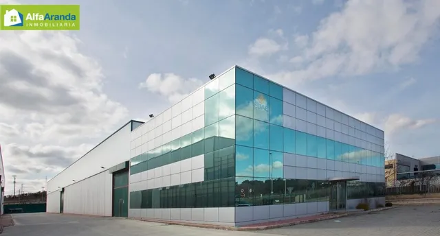 NAVE INDUSTRIAL DE 2000m2 CON AMPLIAS OFICINAS TÉCNICAS DE 7 - foto 2