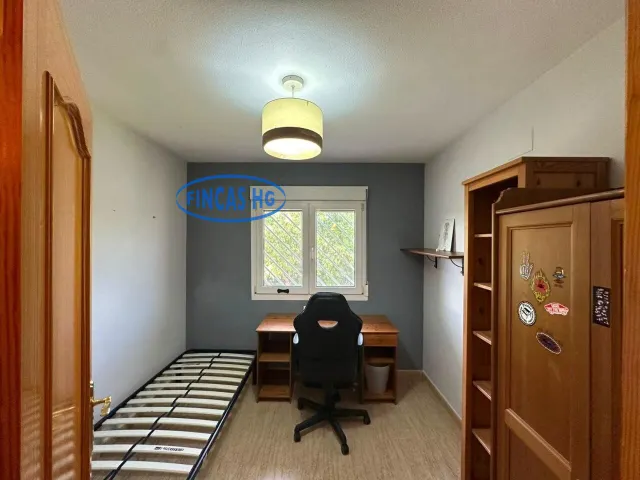 Bungalow de 260 m2 con jardín, buhardilla y garaje en urbanización con piscina en Ciudad Jardín, Alicante — 22