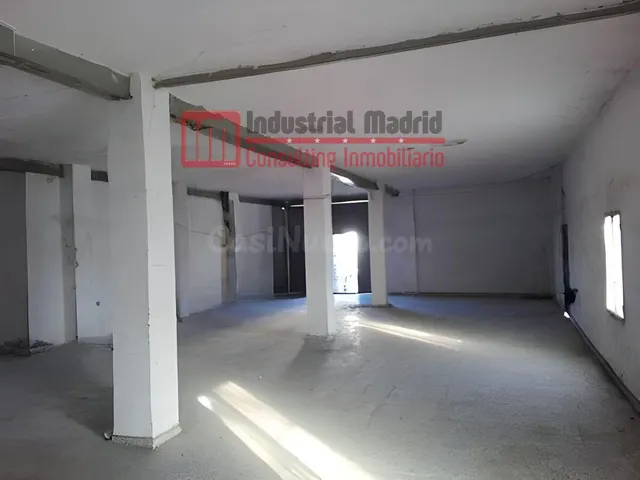 Local diáfano de 240 m2 en venta en Campo Real con posibilid - foto 4
