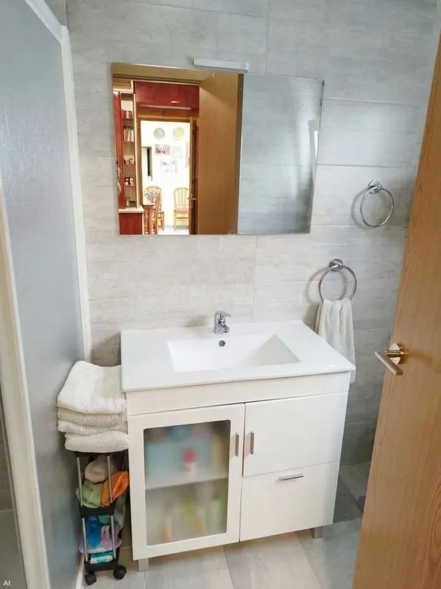 Casa Reformada en Montijo: Luminosa, con Placas Solares, Patio y Nave-Taller — 4