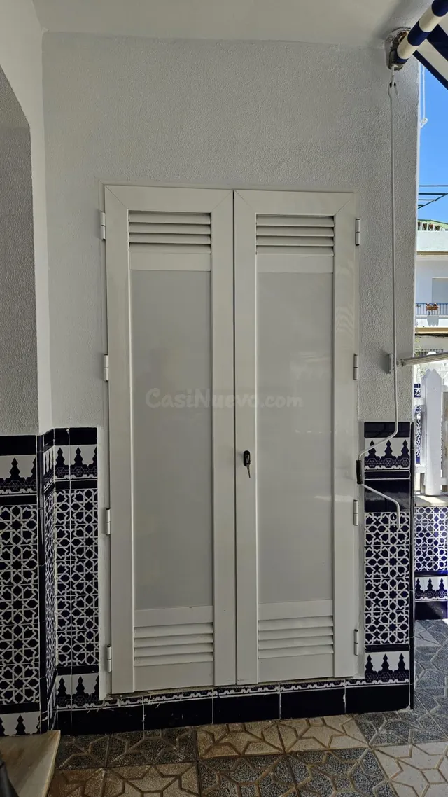 Casa adosada de 4 dormitorios con gran porche, patio y terraza en el centro de Chipiona — 5
