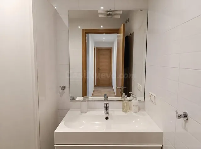 AMPLIO PISO DE 4 habitaciones Y 2 BAÑOS EN LA ZONA DE RESTOL - foto 4