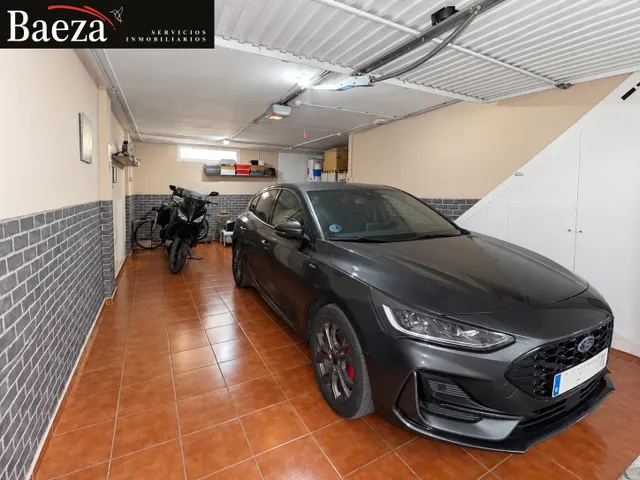 Bungalow totalmente reformado en venta, con piscina comunitaria, porche y garaje privado — 24