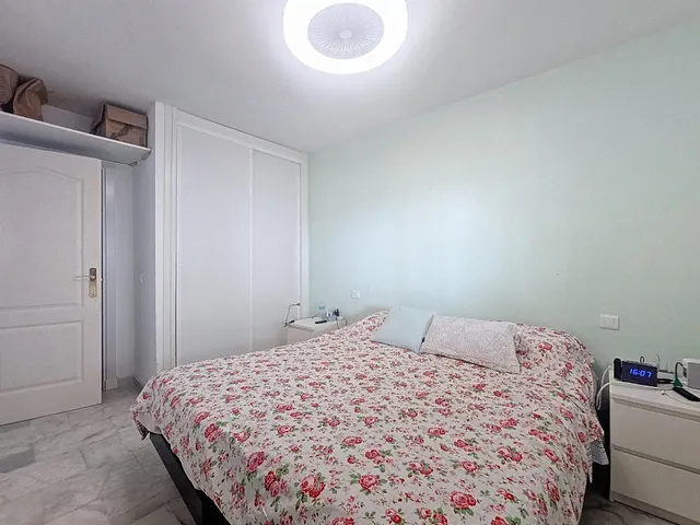 Precioso apartamento de 2 dormitorios con vistas al mar — 16