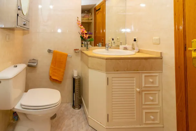 PISO EN CASCO ANTIGUO DE TRES DORMITORIOS, DOS BAÑOS,GARAJE Y TRASTERO. — 11
