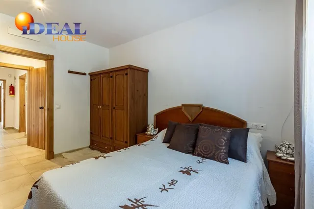 Chalet independiente con pozo propio y placas solares — 12