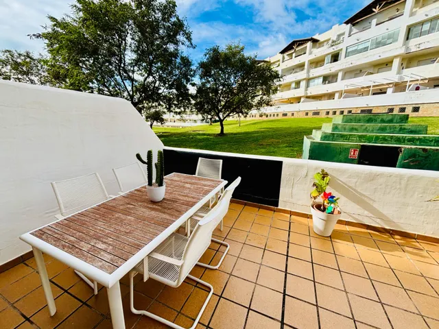 PISO DE TRES DORMITORIOS CON VISTAS AL CAMPO DEL GOLF — 25