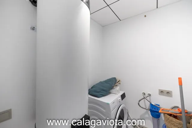 Planta baja con piscina privada y amplias terrazas — 30