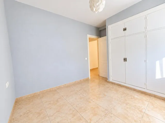 Piso luminoso de 3 dormitorios con terraza en Avenida de Mijas, Fuengirola — 13