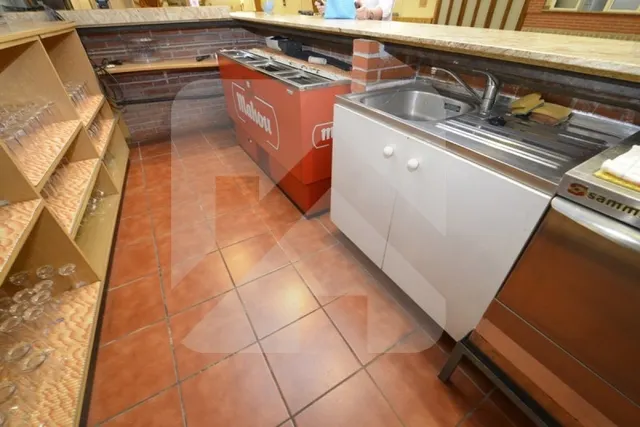 SALÓN PARA EVENTOS CON COCINA Y BARRA — 14