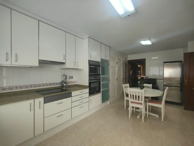 SE VENDE ELEGANTE Y GRAN VIVIENDA FRENTE A PUERTO DEPORTIVO - ALICANTE — 14