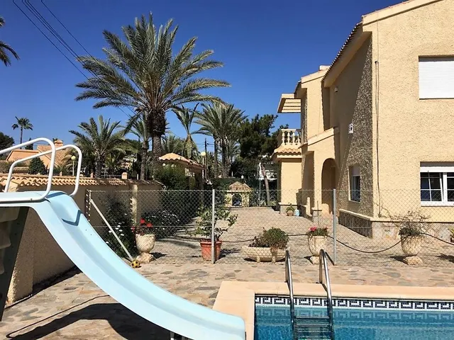 Casa espaciosa con chimenea — 17
