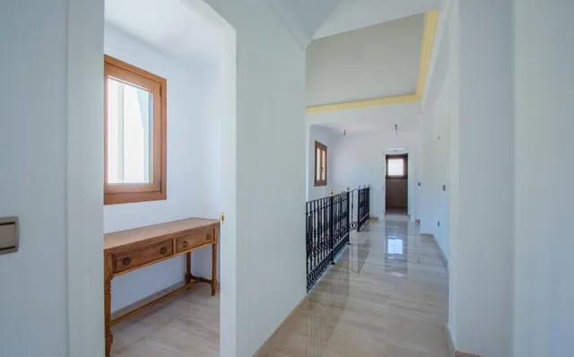 Exclusiva Villa Independiente en Primera Línea de Golf | La Cala Golf, Costa del Sol — 28