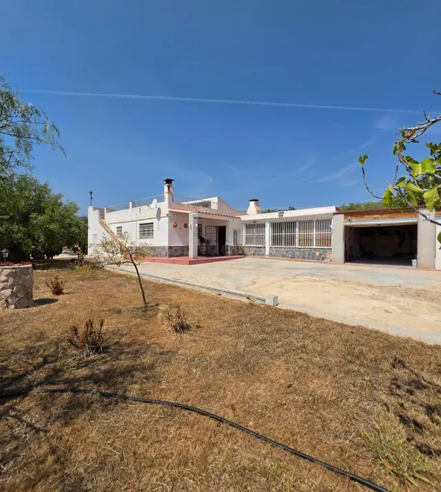 Finca rústica con gran chalet, piscina y vistas al mar a poc - foto 2