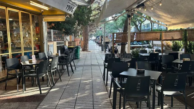 En venta Local Bar - Restaurante alquilado con terraza en el