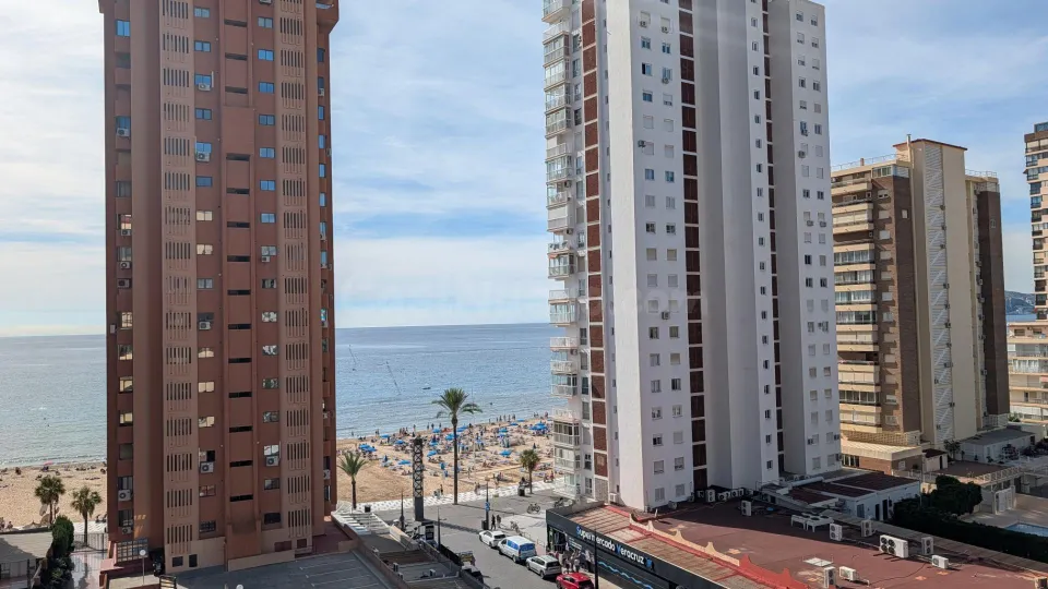 Apartamento de dos habitaciones a un paso de la playa de Levante Benidorm! www.euroloix.com
