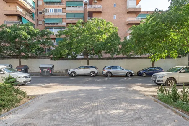 Se vende plaza de garaje en Parque Lagos cerca de Carrefour — 18