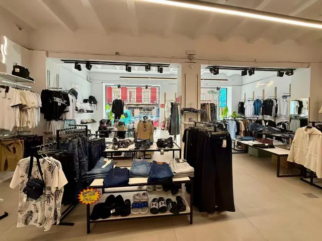 Traspaso de tienda de ropa en funcionamiento en zona L'Olive - foto 5