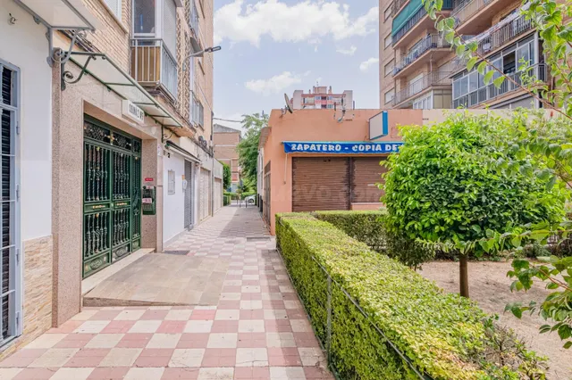 Vivienda reformada para docentes, sanitarios y funcionarios. — 33