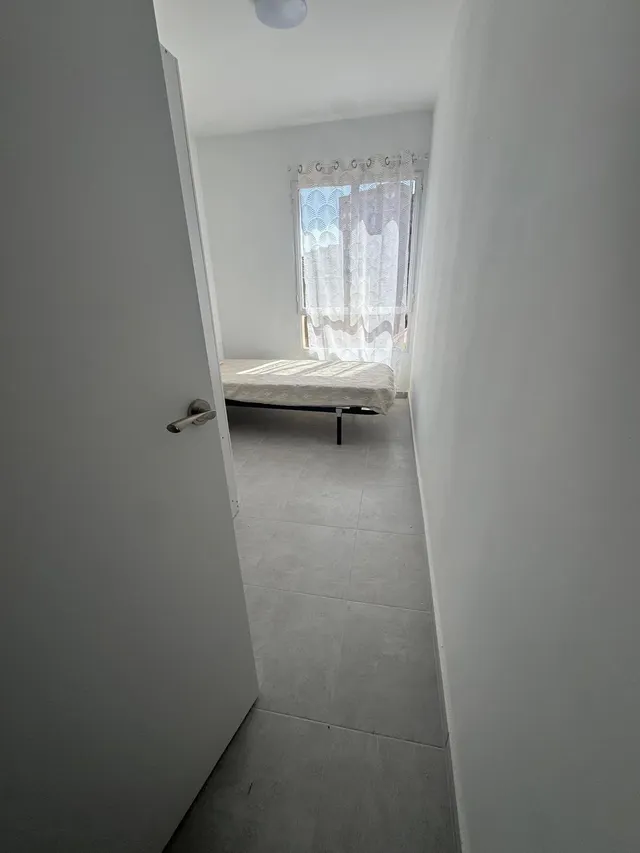 PISO EN VENTA DE 4 DORMITORIOS Y 2 BAÑOS — 7