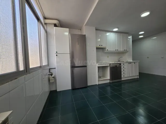 Amplio piso de 157 m2 con terraza, garaje y vistas al Retiro en Jerónimos — 10