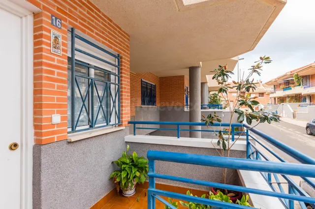 Dúplex amplio de 5 dormitorios con patio, terraza y buhardilla en San José de la Montaña — 4