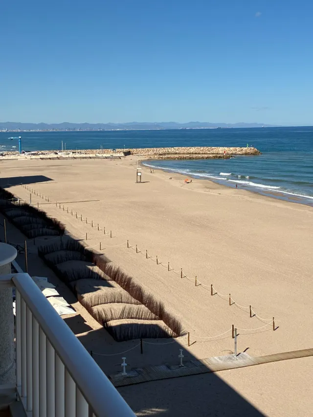 El Perelló, Valencia | primera línea de playa, tres dormitorios y balcón con vistas al mar. — 48