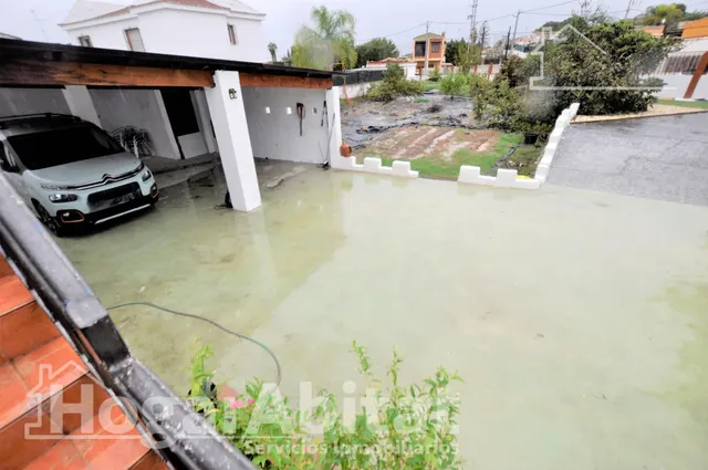 ¡Magnífico chalet! Amplio y lleno de luz, con piscina, terraza, garaje y parcela — 49