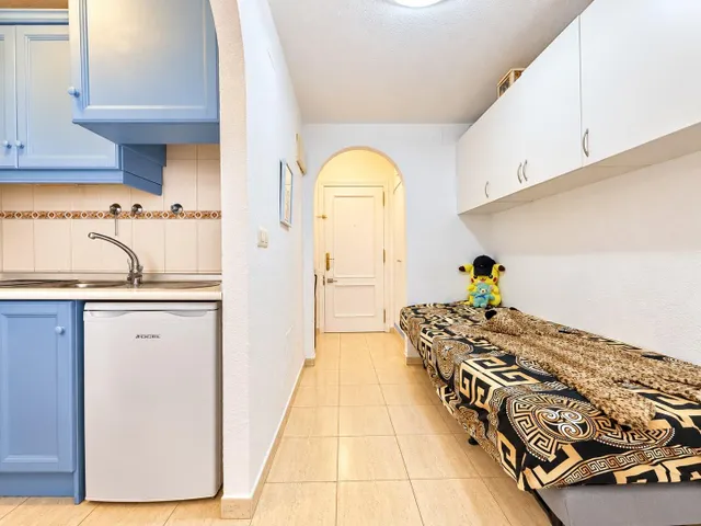 Estudio con zona de dormitorio extra y piscina — 9