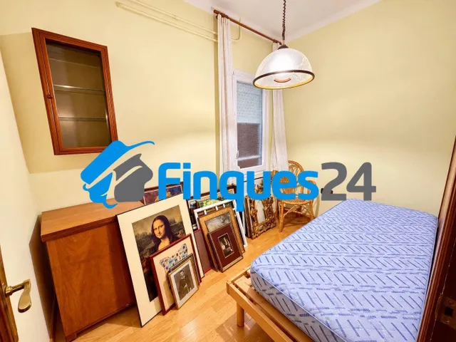 Amplio piso de 4 habitaciones en el centro de Manresa — 29